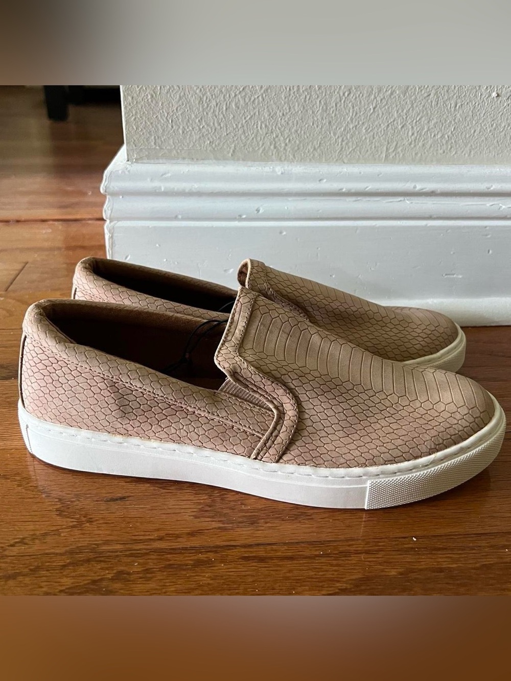 Men's Slip-On Casual Sneakers in Taupe with Textured Scale Pattern